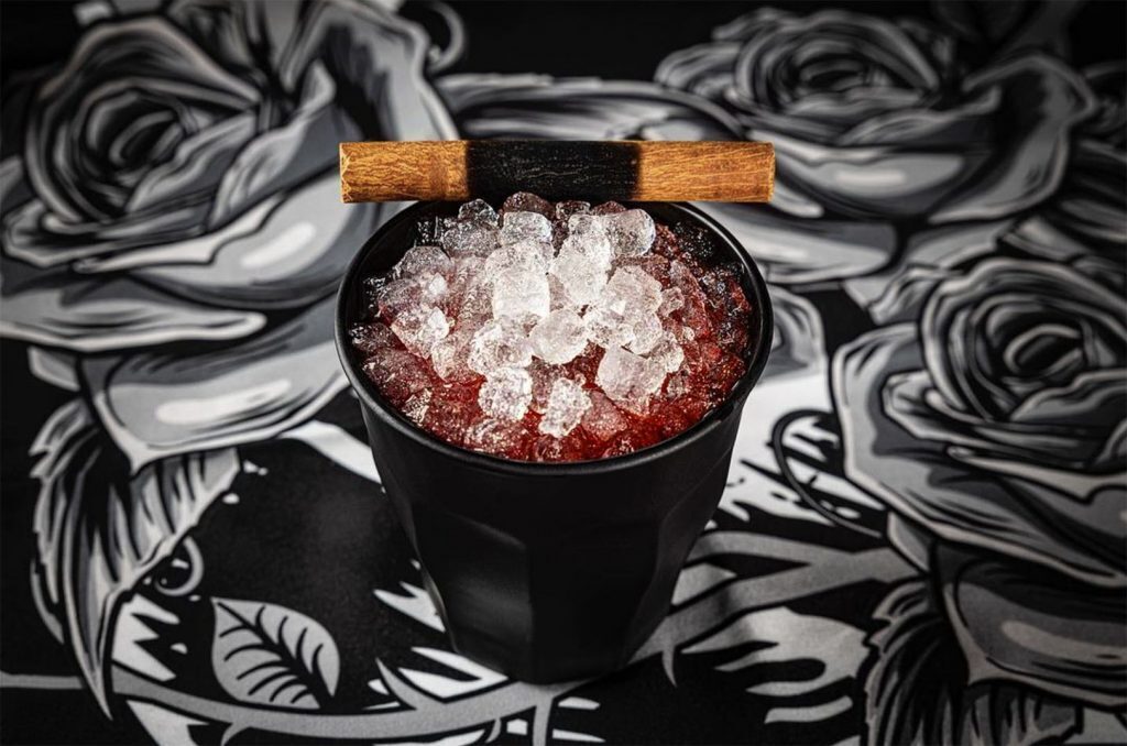 The “If he’s not marrying you” (He’s Just Not That Into You) at Love Hate; photo by Aaron Leimkuehler