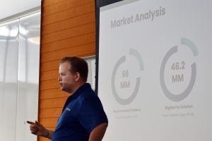 Brad Starnes, Splitsy, presenting to AACE Venture Fund students on the University of Missouri-Kansas City campus