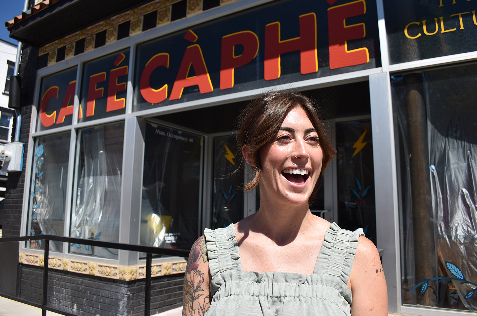 Andrea Bosnak, Spur & Serif, at Cafe Cà Phê