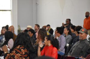 GIFT Pitch Black crowd tw 03