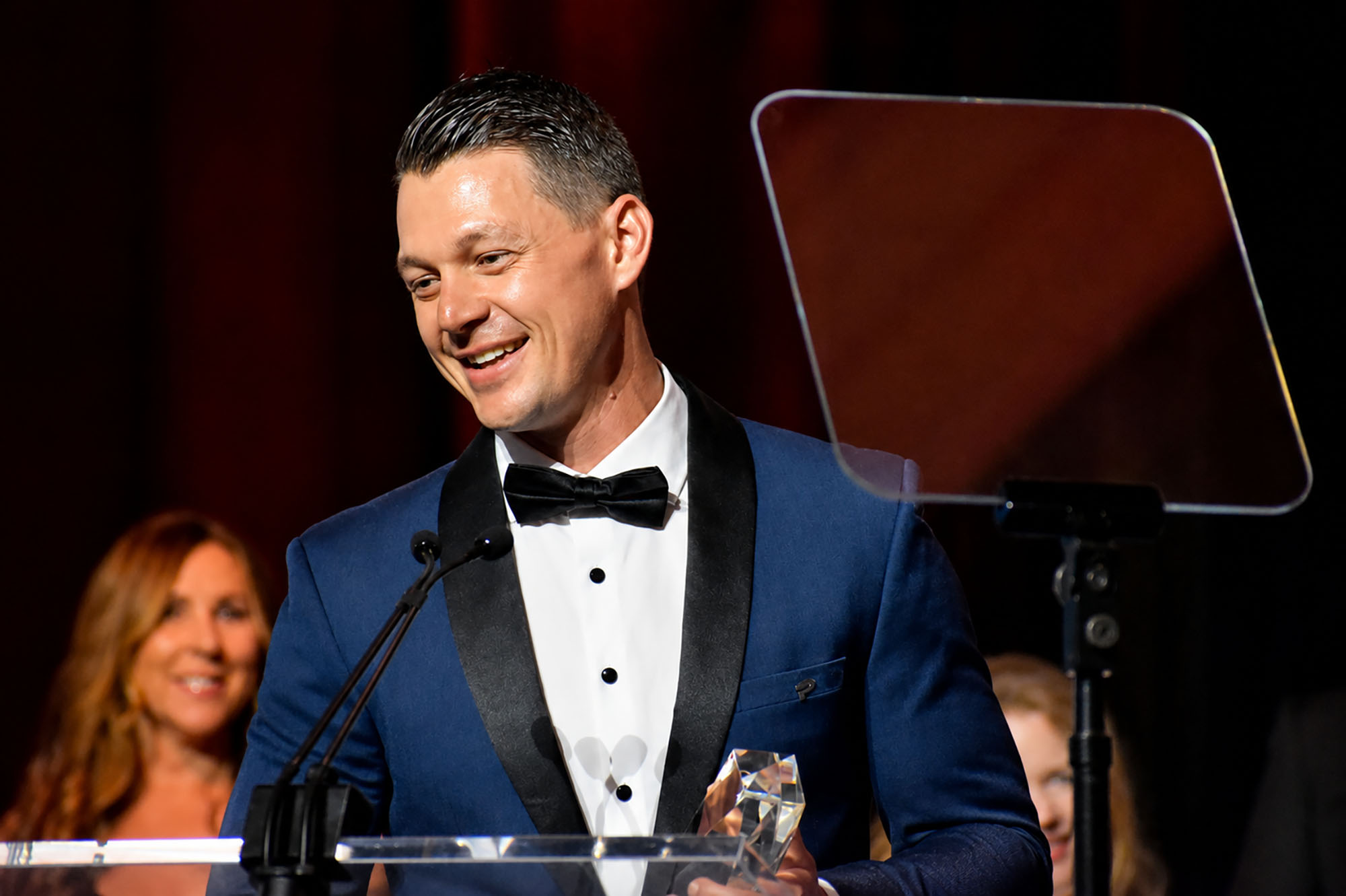 Matt Williams, co-founder of Albatross Golf and its portfolio businesses, GolfTRK, Noonan, and TRK Performance, accepts the Best Pitch award at the June 5 Pipeline Innovators Gala in the Grand Hall at Union Station; photo by Taylor Wilmore, Startland News